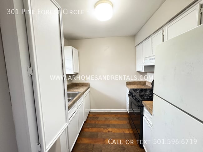 Building Photo - 301 Pine Forest Cir