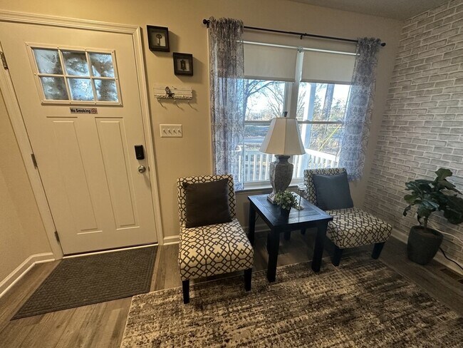 Foto del edificio - 158 Oak Ln