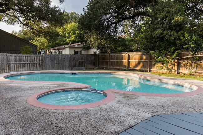Foto del edificio - 15403 Long Creek St