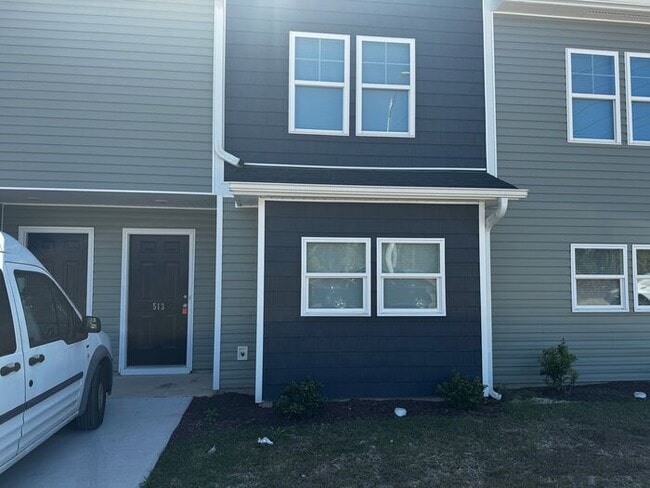 Building Photo - 2 bedroom 2.5 bath Townhouse in Hope Mills