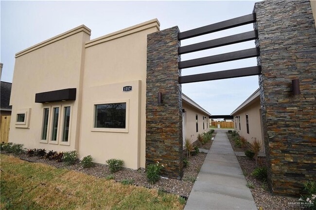 Building Photo - 1215 Upas Dr