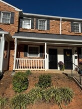 Building Photo - 1348 Green Oaks Ln