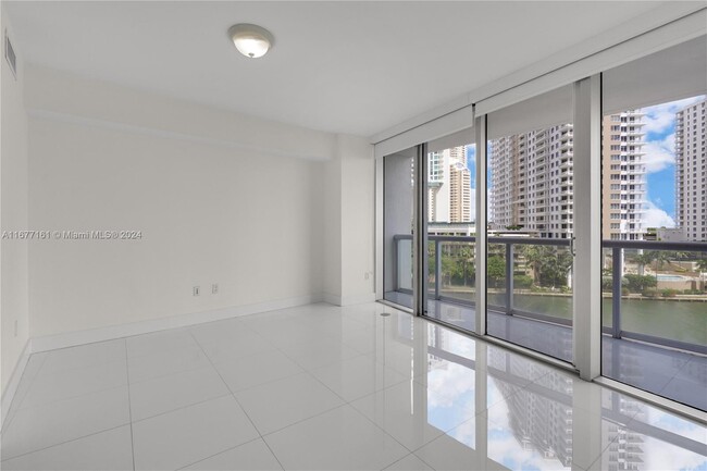 Foto del edificio - 495 Brickell Ave