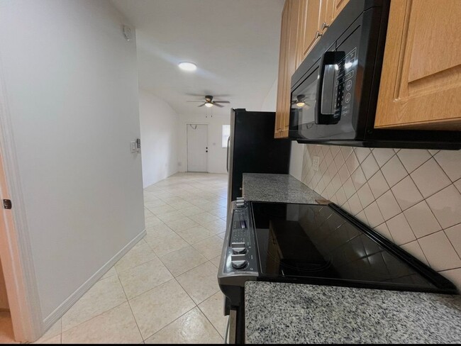 Foto del edificio - 2459 Grant St