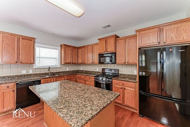 Building Photo - 2336 McIntosh Dr