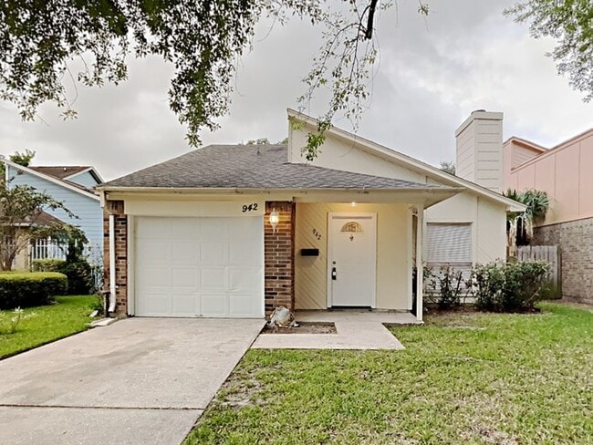 Building Photo - 942 Somercotes Ln