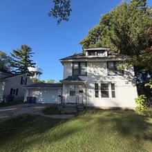 Building Photo - 1441 Plymouth Ave SE