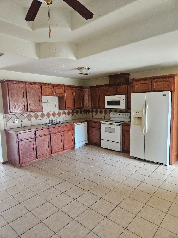 Building Photo - 2000 Circle Dr