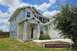 Building Photo - 210 Four Star Dr