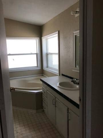 Building Photo - 4 bd 2 ba