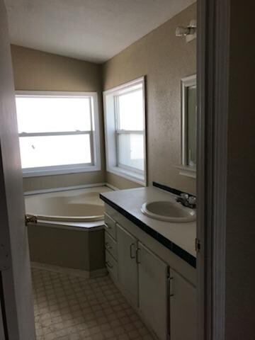 Foto del edificio - 4 bd 2 ba