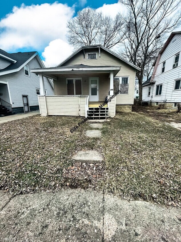2 br, 1 bath House 521 E Marengo Ave House Rental in Flint, MI