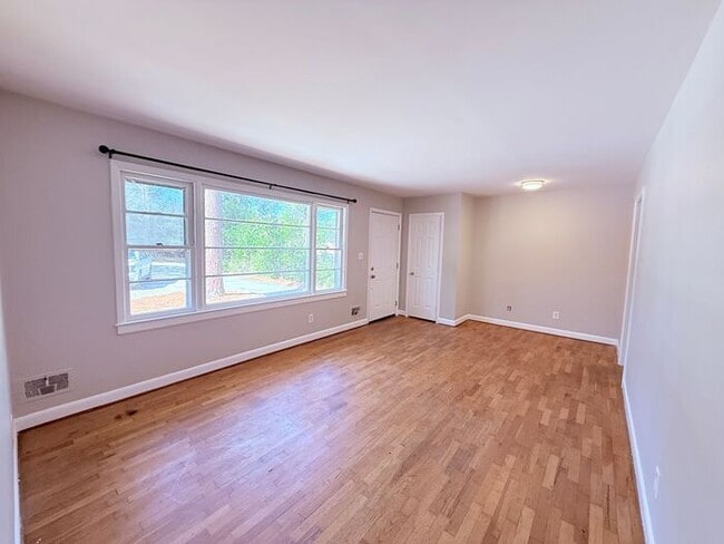 Photo - RENT SPECIAL! 3-4 BR Home! Large Brick hom...