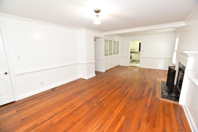 Building Photo - 724 Cedarbrook Dr