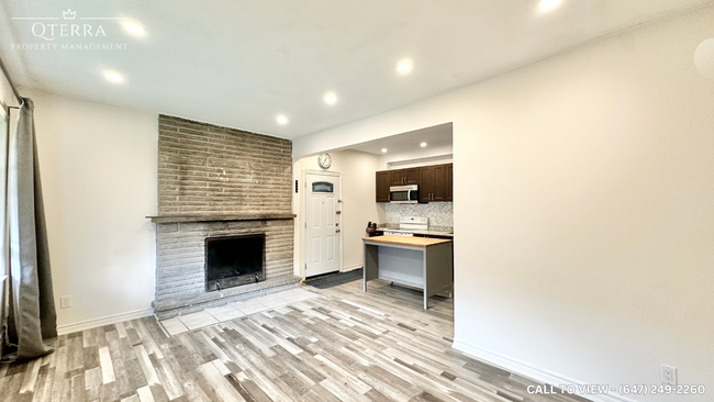 Building Photo - 125 Queens Av