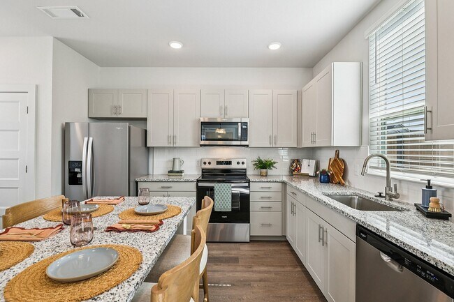 Cocina de la unidad 908 de YardHomes Trailside - YardHomes Trailside - Historical Access