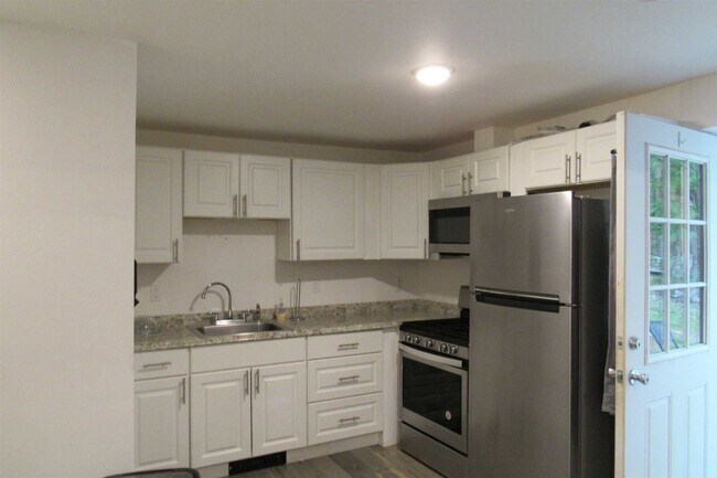 Foto del edificio - 460 Stormville Mountain Rd