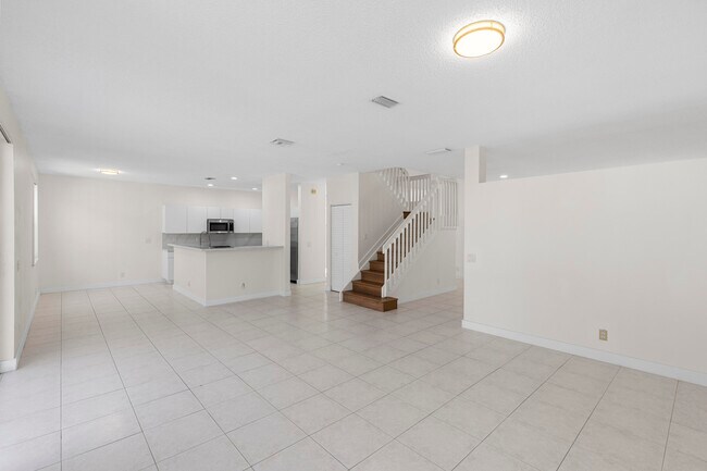 Building Photo - 872 Tanglewood Cir