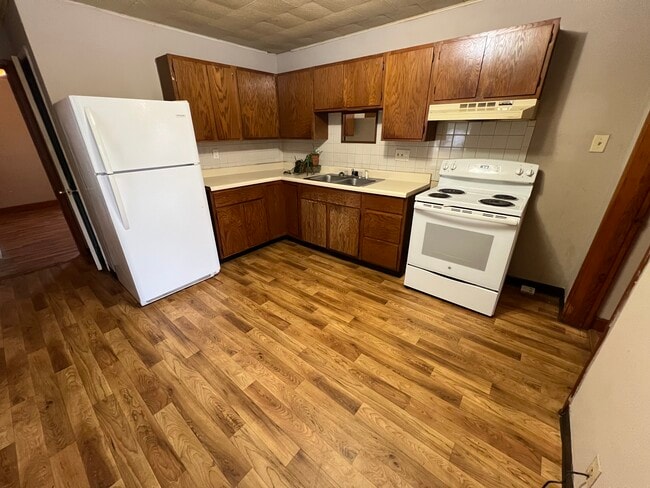Kitchen 2nd Picture - 502 W Jackson St