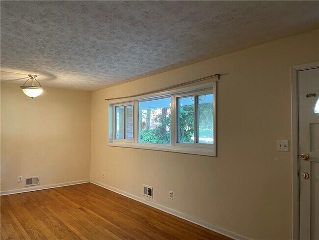 Building Photo - 2352 Arrow Cir