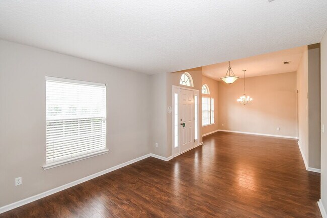Building Photo - 14011 Crestwick Dr W