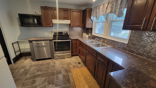 Building Photo - 765 E Buchtel Ave