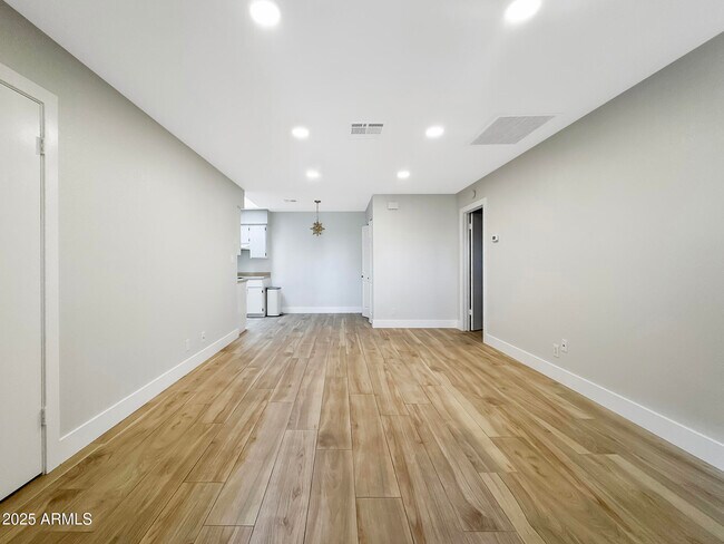 Foto del edificio - 97 N Cooper Rd