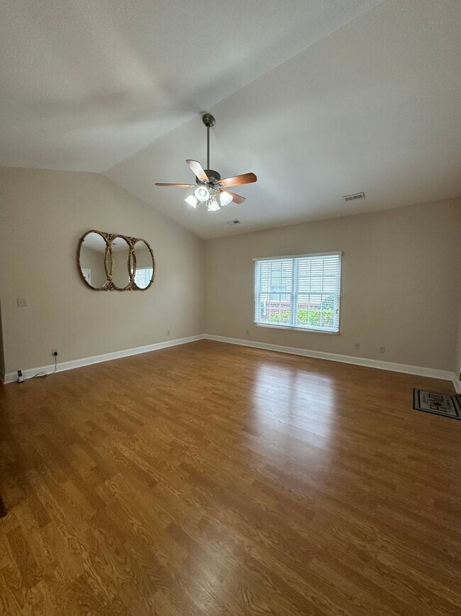 Foto del edificio - 3 Bedroom / 2 Bath Brick Home Kingsport, TN