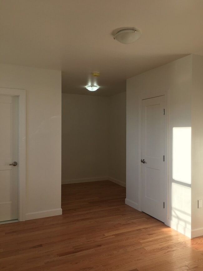 bed alcove - 3921 57th St
