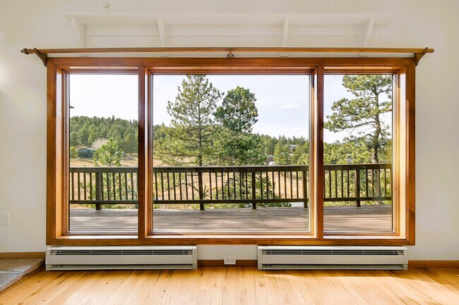 Foto del edificio - 28195 Cragmont Dr