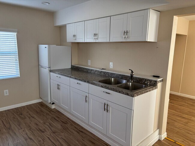 Foto del edificio - 13883 Hackett St