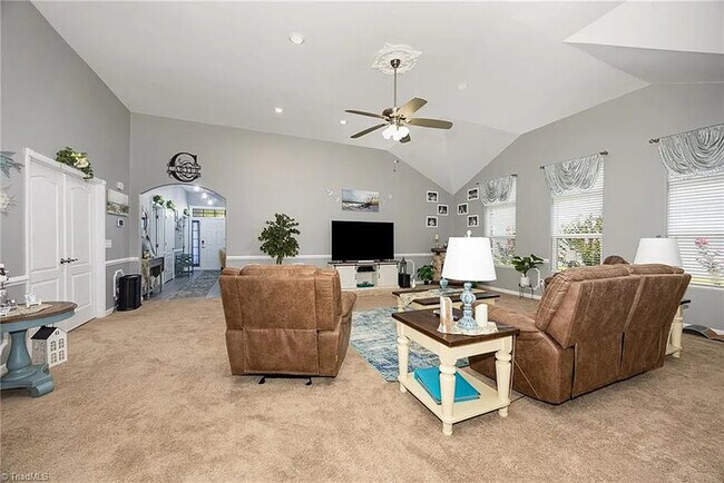 Foto del edificio - Earn Wealth While Leasing - Like a Homeown...
