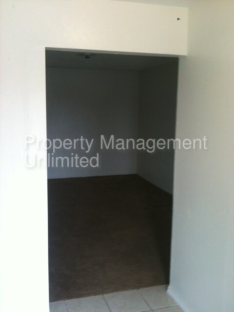 Building Photo - 207 W Little Creek Rd