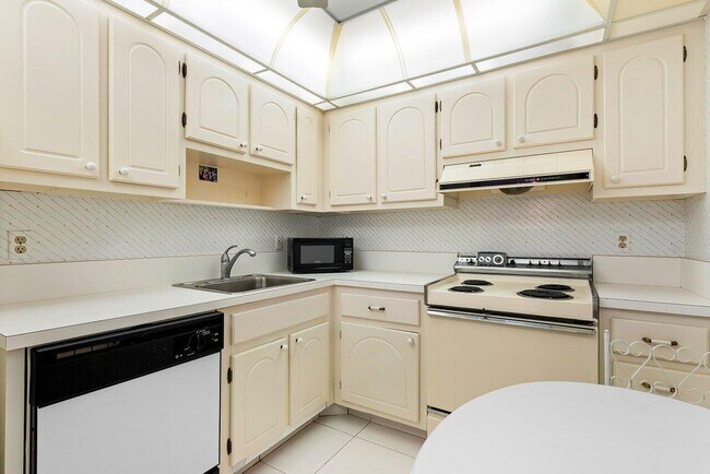 Building Photo - 4511 S Ocean Blvd