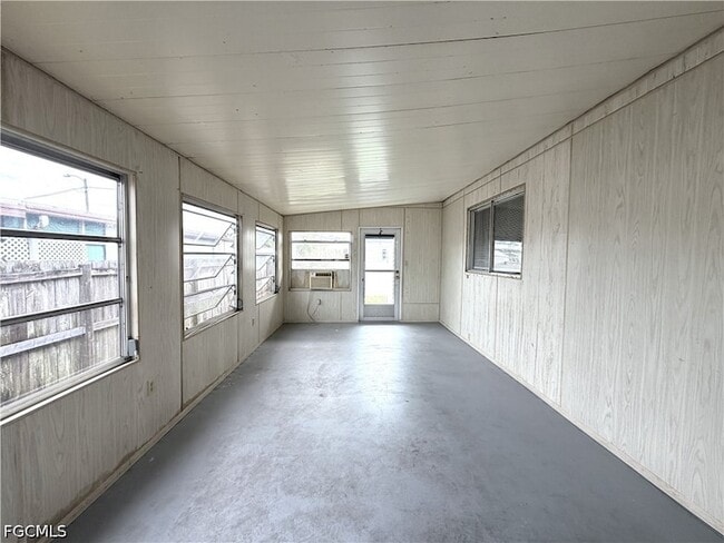 Building Photo - 106 Gaslight Ave