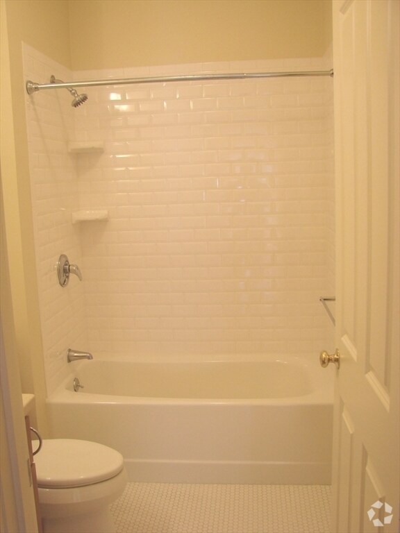 Building Photo - 402 Marlborough St