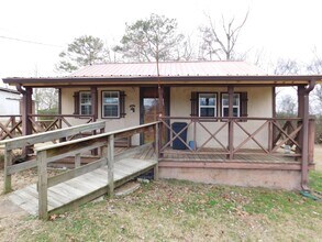 Building Photo - 113 Buck St