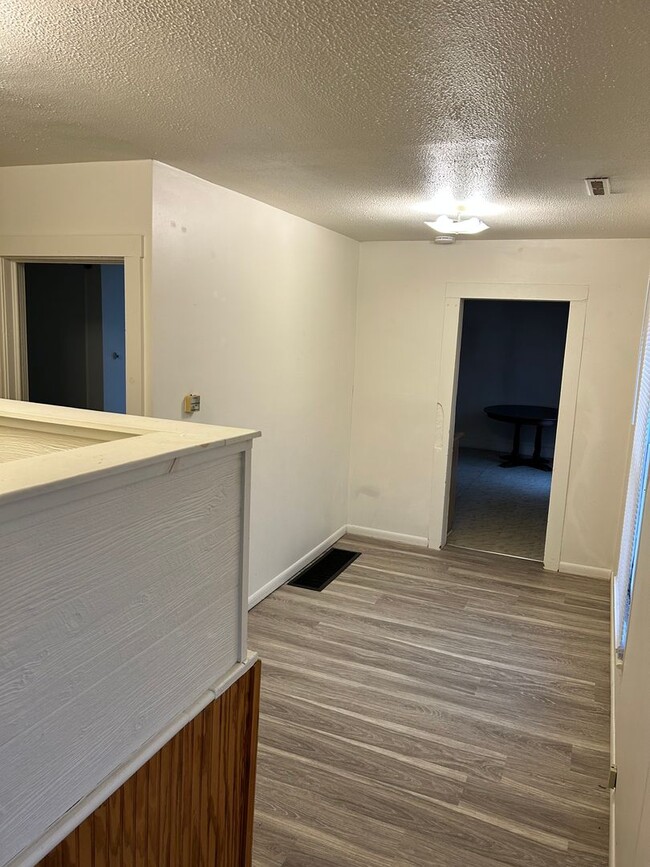 Building Photo - One bedroom apartment