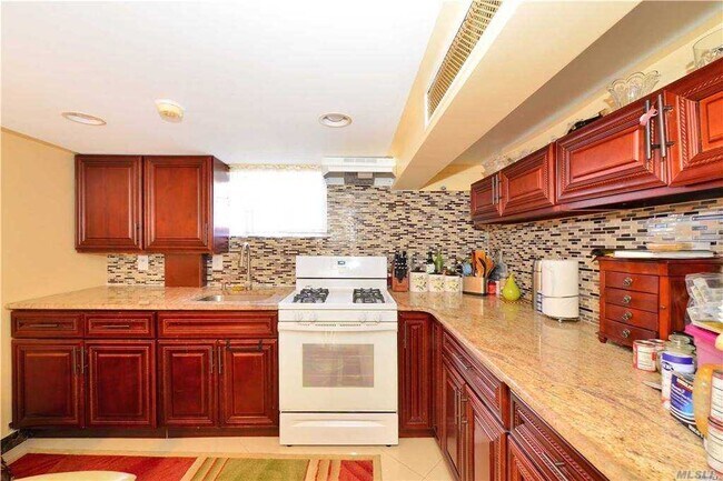 Building Photo - 153-08 77th Rd