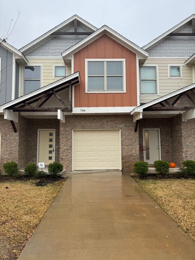 Foto del edificio - 1/2 off first month! 3 bedroom, 2.5 bathroom, 1 car garage