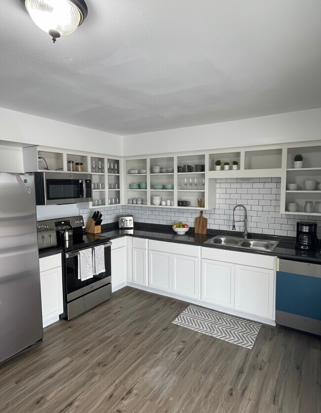 Building Photo - 2106 Hunt Dr