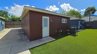 Building Photo - 3733 Seabrook St