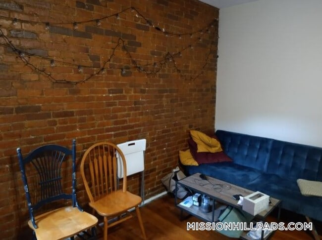Building Photo - 894 Huntington Ave