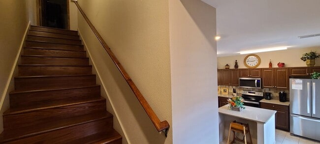 Building Photo - 132 Village Dr