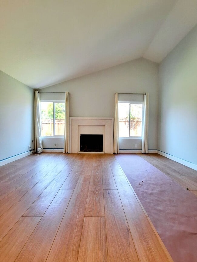 Building Photo - Beautifully Remodeled 3bd Single Story House: Everything Brand New!