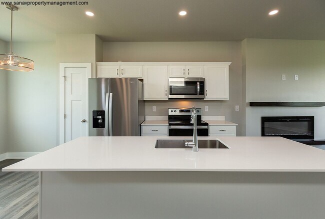Building Photo - 4 Spacious Bedroom Single Family Home in P...