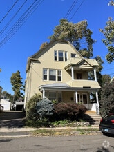 Building Photo - 162 College St