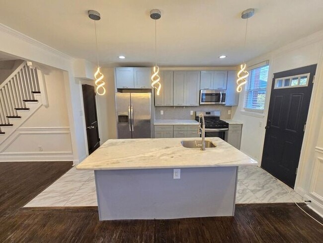 4 Bedrooms 3 Bathrooms - 4 Bedrooms 3 Bathrooms Townhome