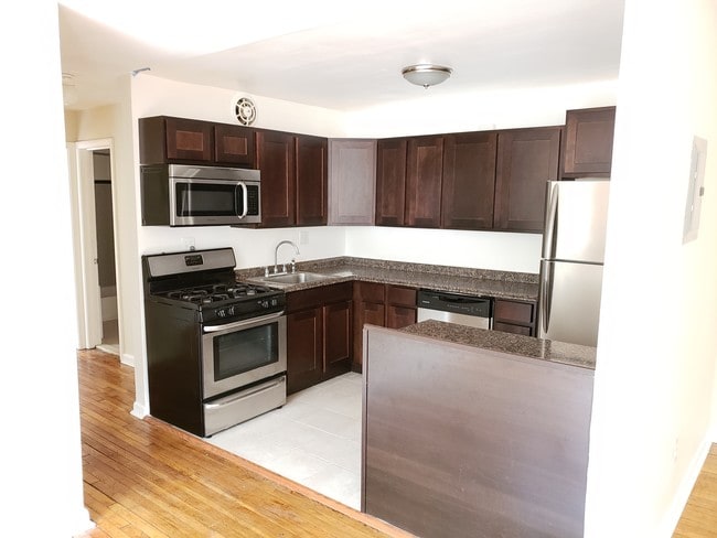 Building Photo - 524 Thayer Avenue