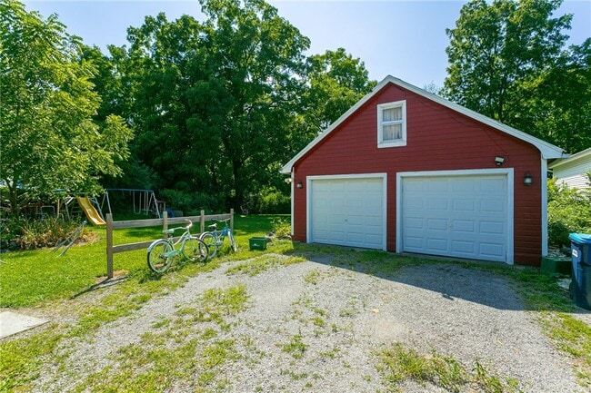 Building Photo - 2153 5 Mile Line Road